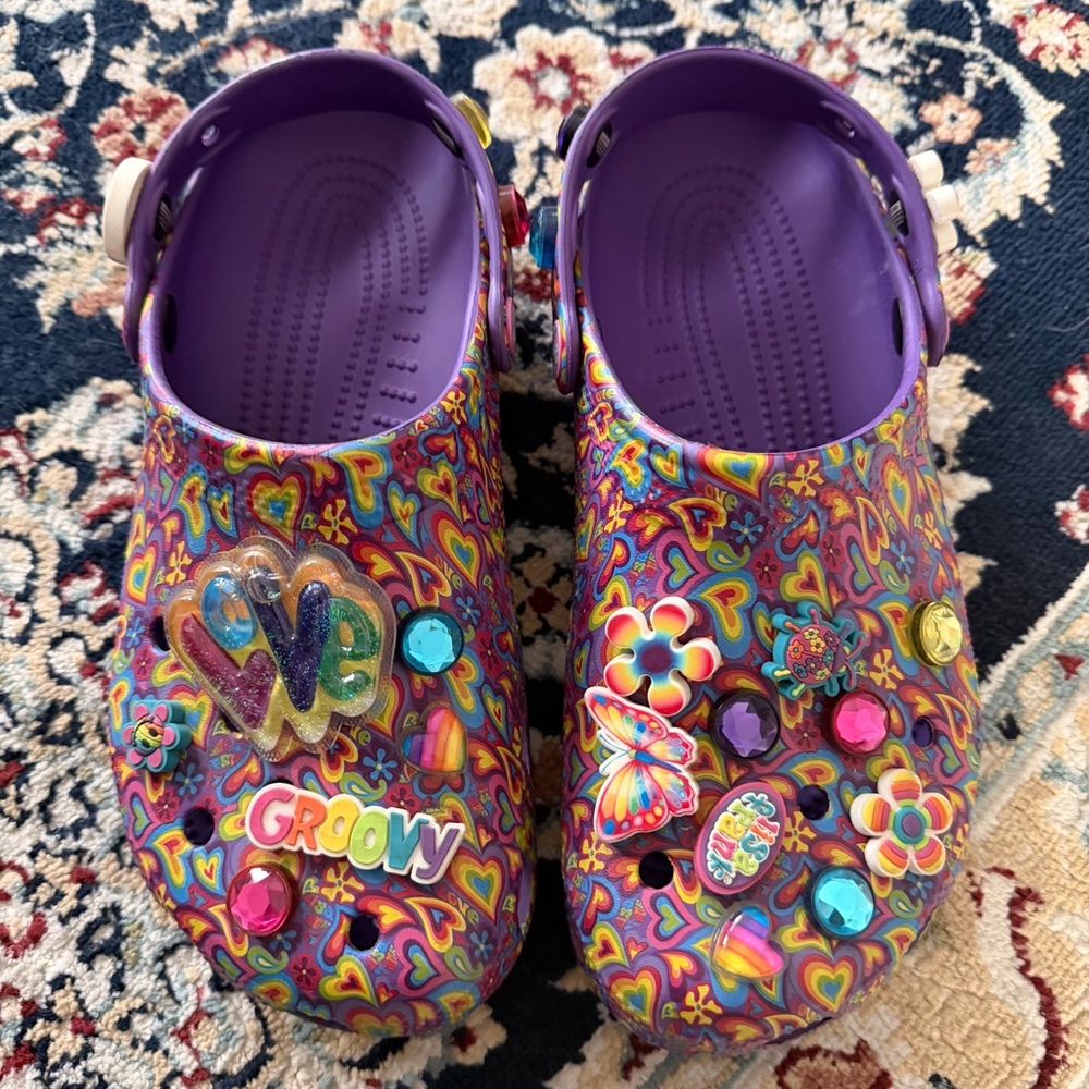 Crocs x Lisa Frank rainbow groovy heart bejeweled slide croc jibbitz - Picture 3 of 12